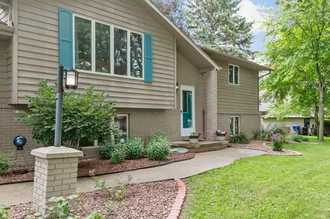 Exterior - 1400 S Chickadee Ln, Appleton, WI 54915 photo 8 of 10