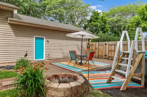 Exterior - 1400 S Chickadee Ln, Appleton, WI 54915 photo 6 of 10