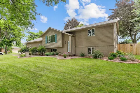 Exterior - 1400 S Chickadee Ln, Appleton, WI 54915 photo 7 of 10