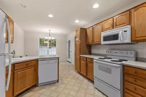 Kitchen - 2936 N Appleton St, Appleton, WI 54911 photo 2 of 5