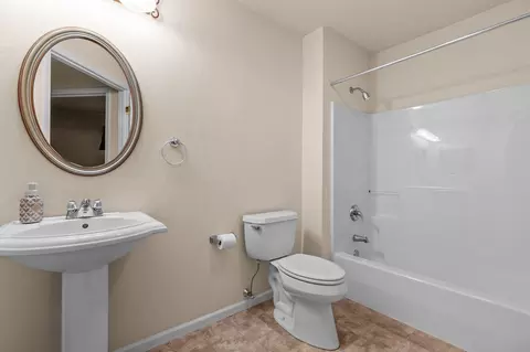 Bath - 2936 N Appleton St, Appleton, WI 54911 photo 4 of 5
