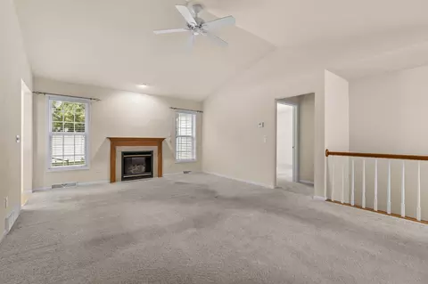 Living - 2936 N Appleton St, Appleton, WI 54911 photo 2 of 4