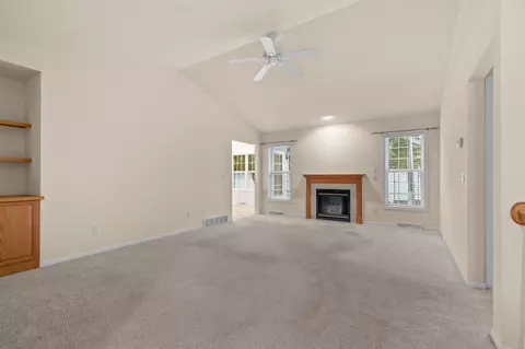 Living - 2936 N Appleton St, Appleton, WI 54911 photo 3 of 4