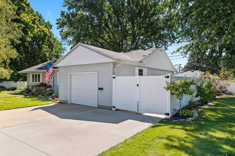 Exterior - 825 W Marquette St, Appleton, WI 54914 photo 16 of 24