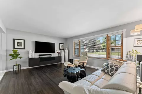Living - 825 W Marquette St, Appleton, WI 54914 photo 2 of 5