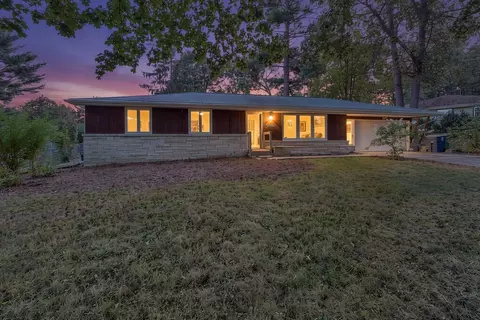 1669 Forest Glen Dr, Green Bay, WI 54304