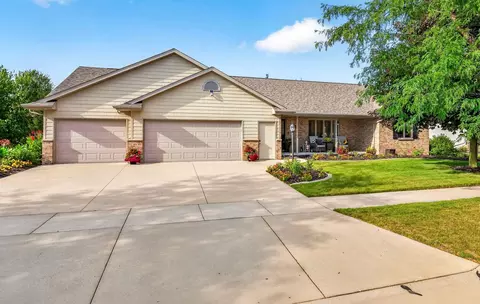 Exterior - 2624 E Sundance Dr, Appleton, WI 54913 photo 8 of 8