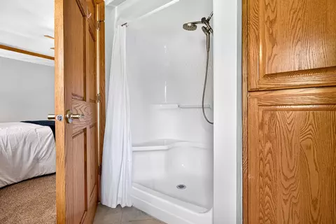 Bath - 2624 E Sundance Dr, Appleton, WI 54913 photo 3 of 4