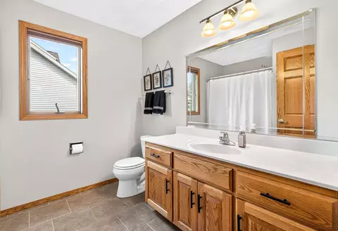 Bath - 2624 E Sundance Dr, Appleton, WI 54913 photo 4 of 4