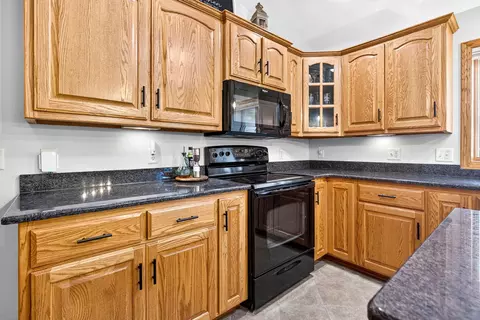 Kitchen - 2624 E Sundance Dr, Appleton, WI 54913 photo 4 of 6