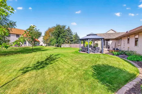 Exterior - 2624 E Sundance Dr, Appleton, WI 54913 photo 5 of 8