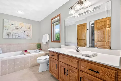 Bath - 2624 E Sundance Dr, Appleton, WI 54913 photo 1 of 4