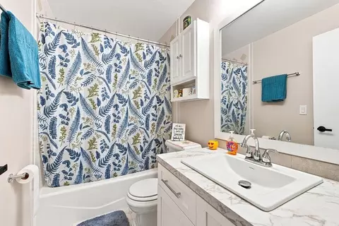 Bath - 3184 Justin Ct # 6, Appleton, WI 54914 photo 1 of 2