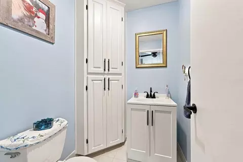 Bath - 3184 Justin Ct # 6, Appleton, WI 54914 photo 2 of 2
