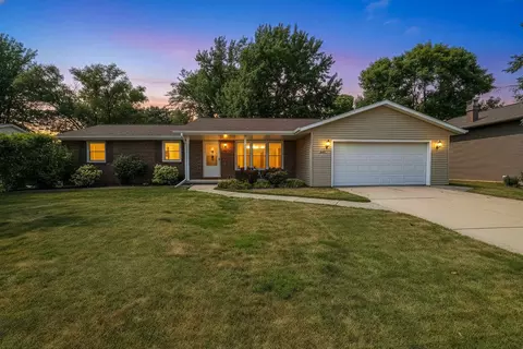 842 Fribourg St, De Pere, WI 54115