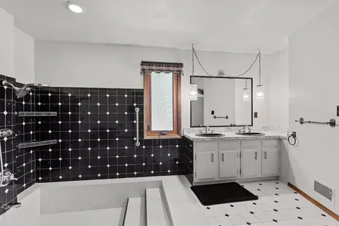 Bath - 1710 W Marquette St, Appleton, WI 54914 photo 4 of 6