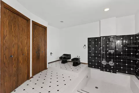 Bath - 1710 W Marquette St, Appleton, WI 54914 photo 5 of 6
