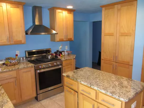 Kitchen - 1047 E Pershing St, Appleton, WI 54911 photo 4 of 4