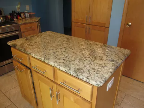 Kitchen - 1047 E Pershing St, Appleton, WI 54911 photo 2 of 4