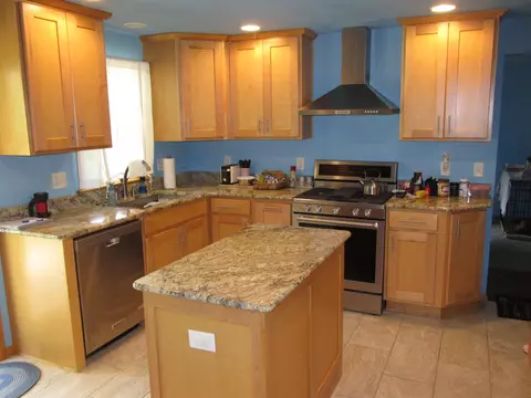 Kitchen - 1047 E Pershing St, Appleton, WI 54911 photo 3 of 4