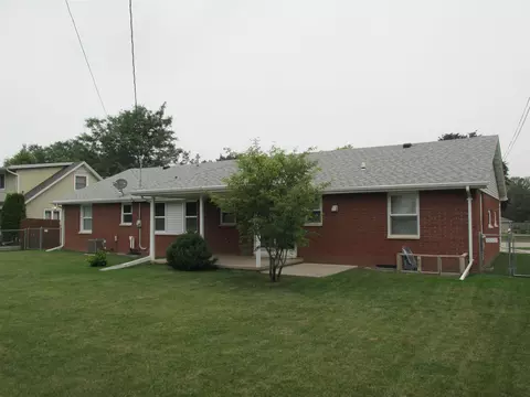 Exterior - 1047 E Pershing St, Appleton, WI 54911 photo 5 of 8