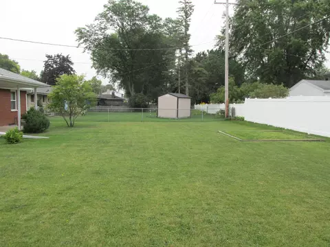 Exterior - 1047 E Pershing St, Appleton, WI 54911 photo 6 of 8