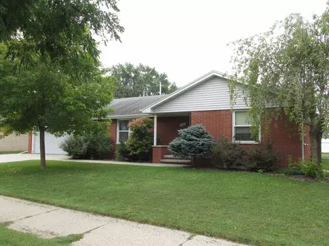 Exterior - 1047 E Pershing St, Appleton, WI 54911 photo 2 of 8