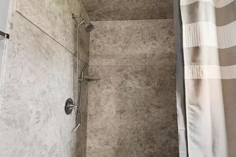Bath - 2127 W Kohl Dr, Appleton, WI 54913 photo 3 of 4