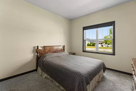 Bedroom - 2127 W Kohl Dr, Appleton, WI 54913 photo 5 of 6
