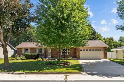 431 Robert Ln, Green Bay, WI 54311