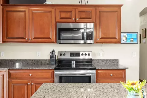 Kitchen - 4866 N Wren Dr, Appleton, WI 54913 photo 5 of 6