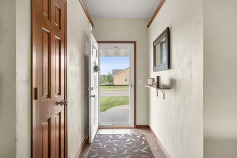 Entry Way - 4866 N Wren Dr, Appleton, WI 54913 photo 1 of 3