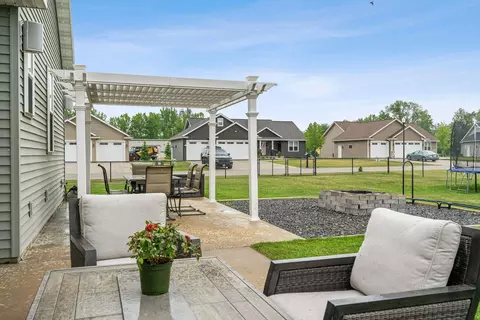 Exterior - 4866 N Wren Dr, Appleton, WI 54913 photo 6 of 19