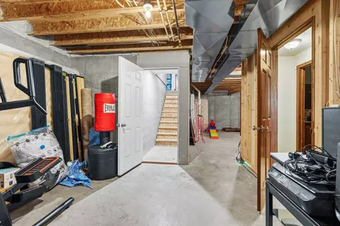 Entry Way - 4866 N Wren Dr, Appleton, WI 54913 photo 2 of 3