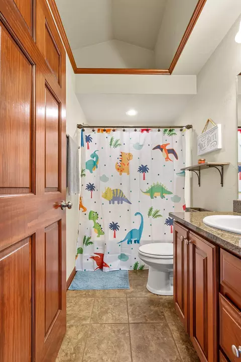 Bath - 4866 N Wren Dr, Appleton, WI 54913 photo 3 of 4