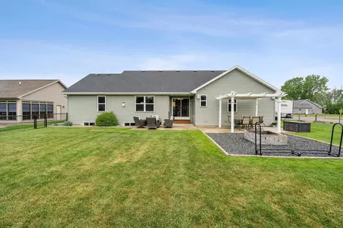 Exterior - 4866 N Wren Dr, Appleton, WI 54913 photo 7 of 19