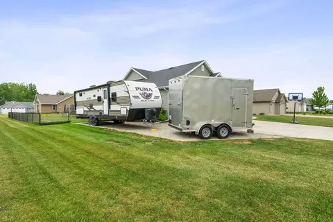 Exterior - 4866 N Wren Dr, Appleton, WI 54913 photo 10 of 19