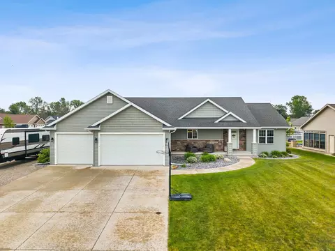 Exterior - 4866 N Wren Dr, Appleton, WI 54913 photo 11 of 19