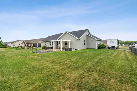 Exterior - 4866 N Wren Dr, Appleton, WI 54913 photo 8 of 19