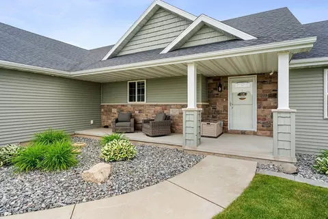 Exterior - 4866 N Wren Dr, Appleton, WI 54913 photo 14 of 19