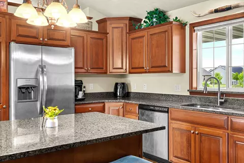 Kitchen - 4866 N Wren Dr, Appleton, WI 54913 photo 4 of 6