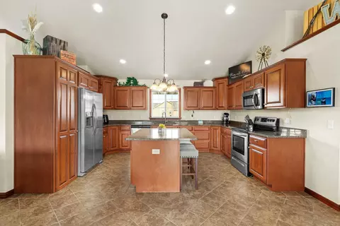 Kitchen - 4866 N Wren Dr, Appleton, WI 54913 photo 2 of 6