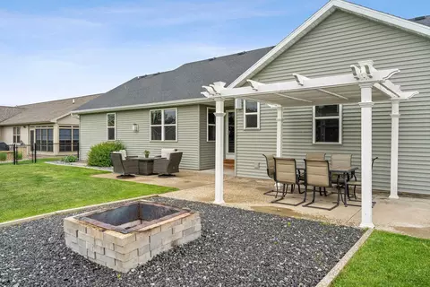Exterior - 4866 N Wren Dr, Appleton, WI 54913 photo 5 of 19