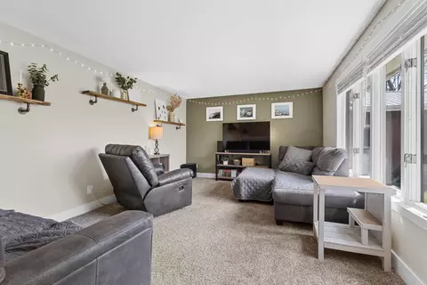 Living - 546 E Coolidge Ave, Appleton, WI 54915 photo 2 of 3
