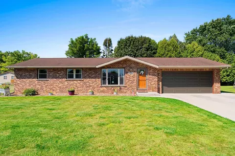 1307 Sunray Ln, Green Bay, WI 54313