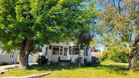521 Wilson St, Little Chute, WI 54140