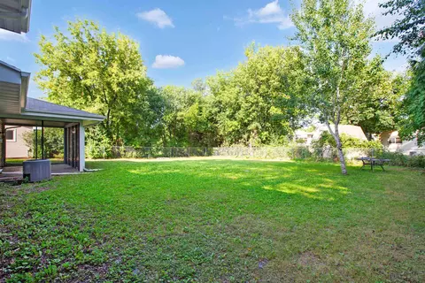 Exterior - 1030 Devonshire Dr, Oshkosh, WI 54902 photo 5 of 6