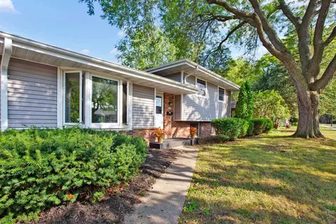 Exterior - 1030 Devonshire Dr, Oshkosh, WI 54902 photo 2 of 6