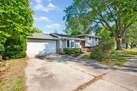 Exterior - 1030 Devonshire Dr, Oshkosh, WI 54902 photo 3 of 6