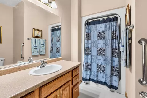 Bath - 1912 E Sylvan Ave, Appleton, WI 54915 photo 1 of 2